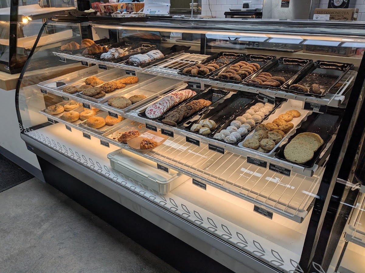 Martinelli's Market - Bakery & Deli Photos 2